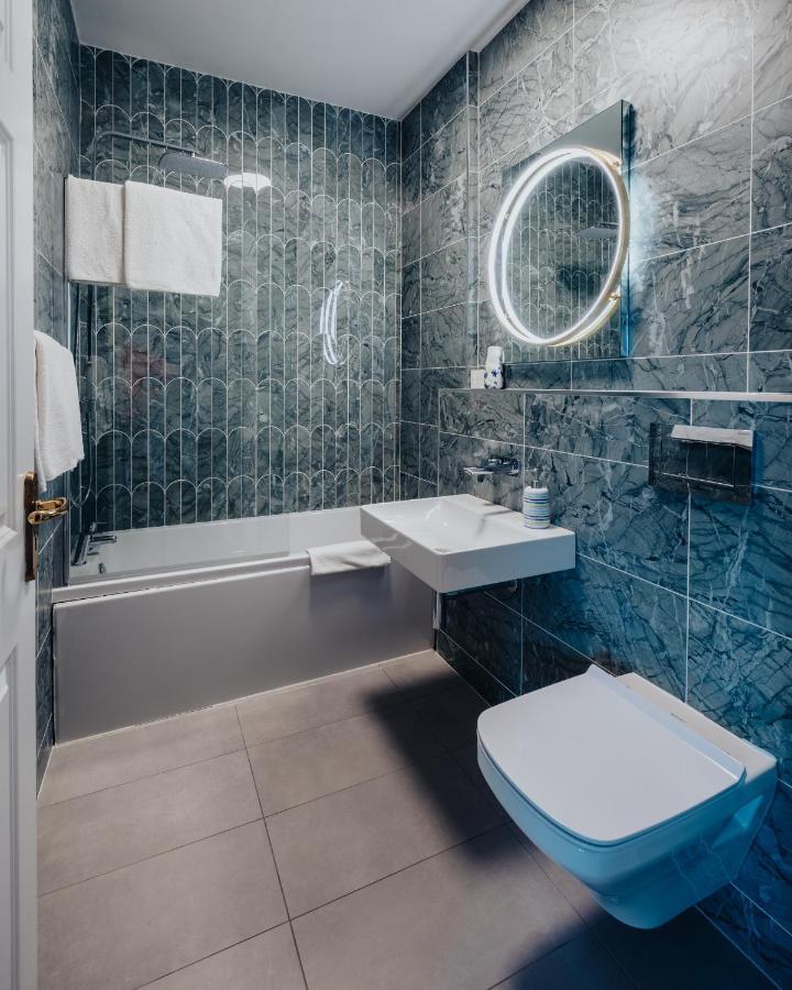 Bay View Hotel 3*
